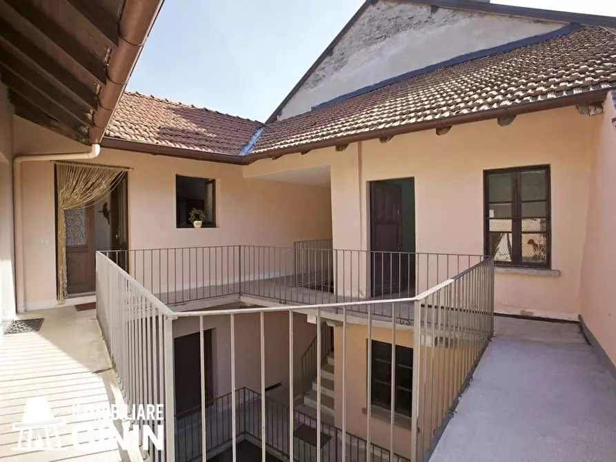 Immagine 1 di Casa indipendente in vendita  in Via Galileo  Ferraris a Cannero Riviera