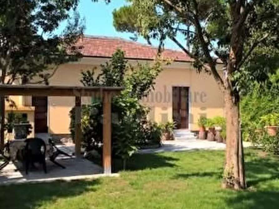 Immagine 1 di Casa indipendente in affitto  a Montignoso