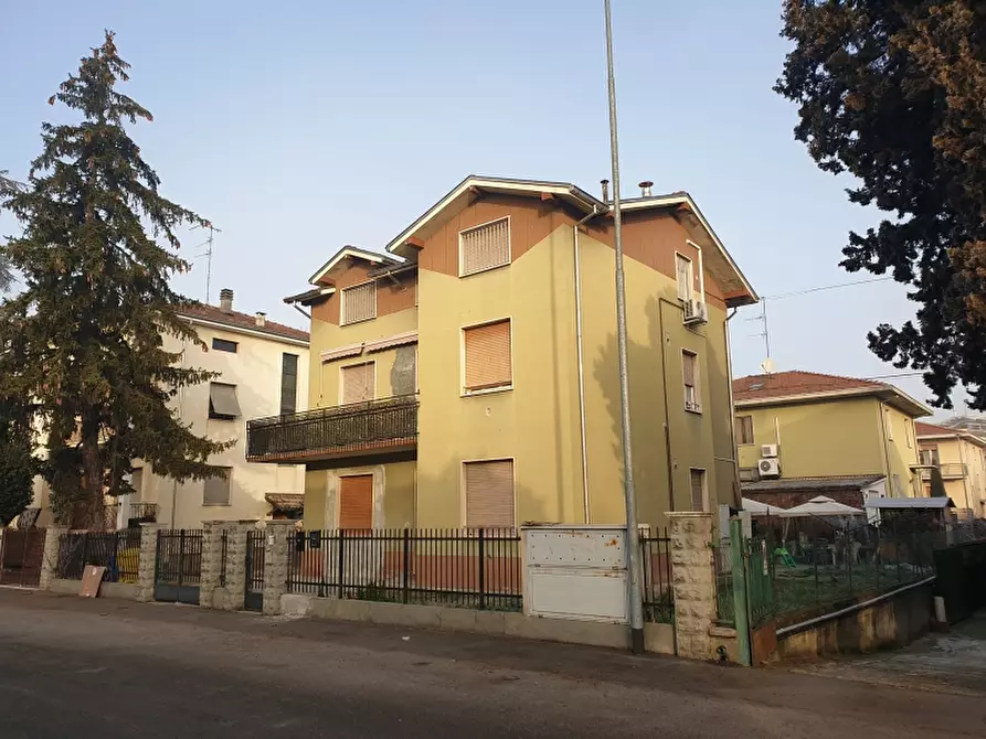 Immagine 1 di Villa in vendita  in De Santics a Parma