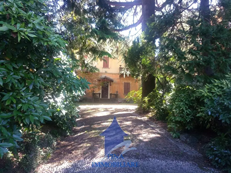 Immagine 1 di Villa in vendita  a Varese