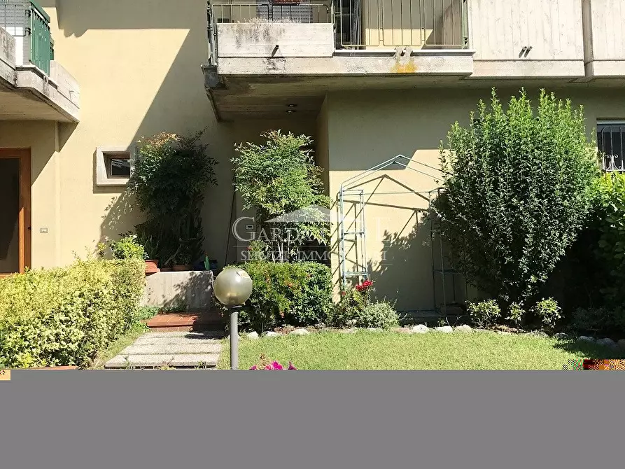 Immagine 1 di Villa in vendita  in via Rimembranze a Desenzano Del Garda