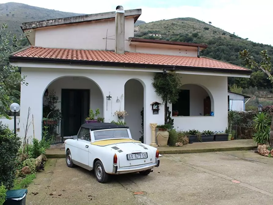 Immagine 1 di Villa in vendita  a Campodimele