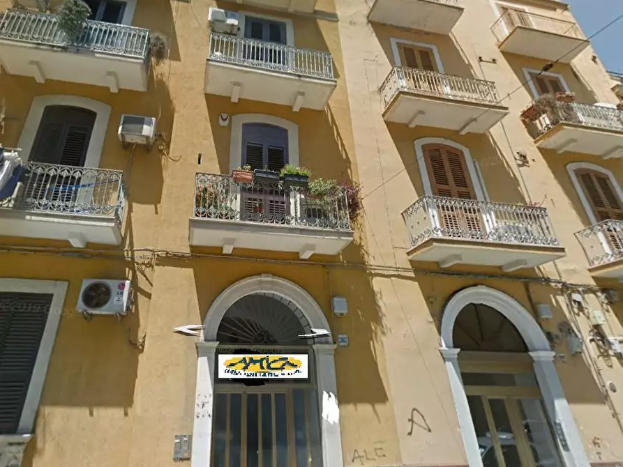 Immagine 1 di Magazzino in vendita  a Bari