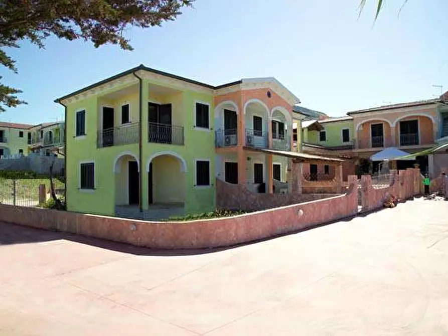 Immagine 1 di Villa in vendita  a Valledoria