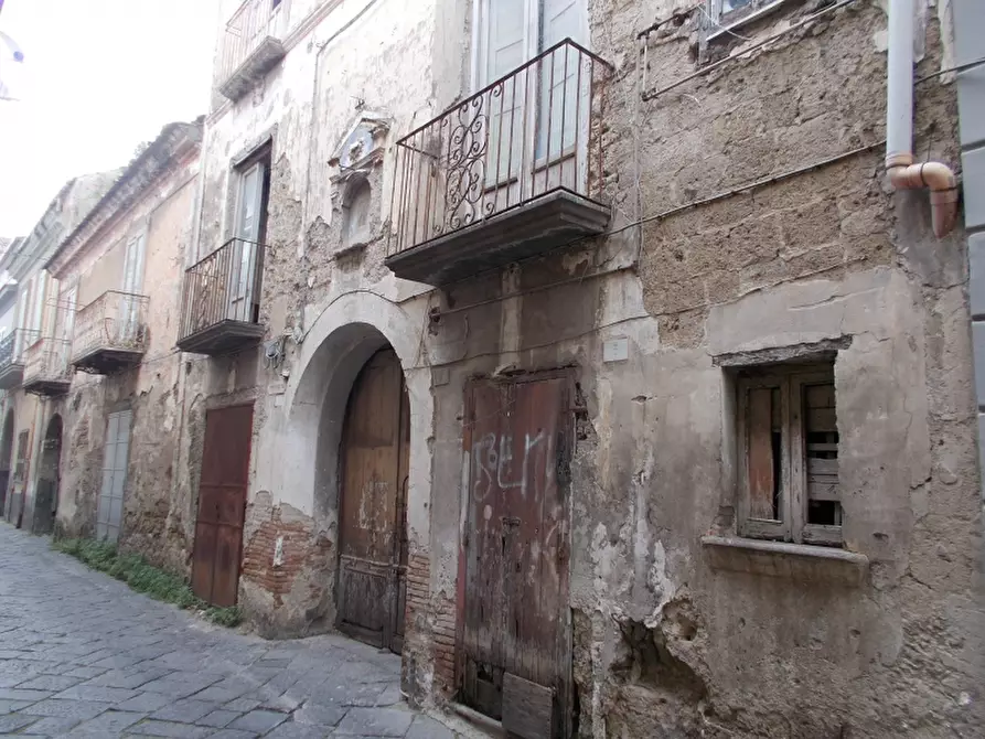 Immagine 1 di Palazzo in vendita  a Aversa