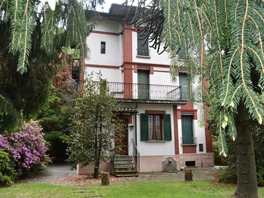 Immagine 1 di Villa in vendita  a Cannobio