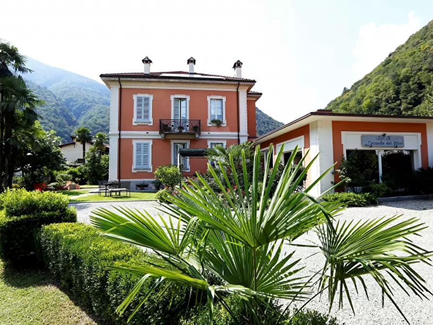 Immagine 1 di Villa in vendita  a Cannobio