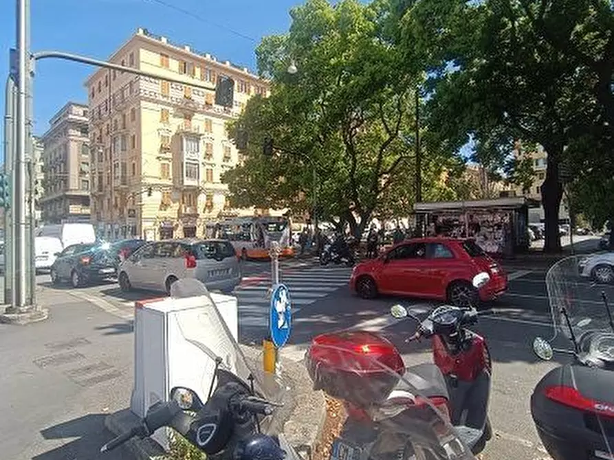 Immagine 1 di Attività commerciale in vendita  a Genova