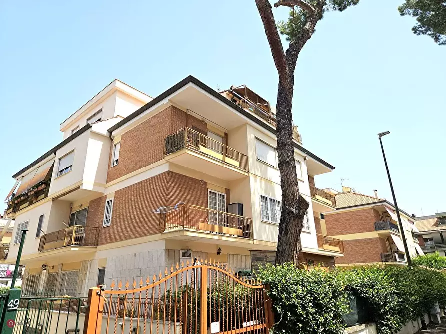 Immagine 1 di Appartamento in vendita  a Roma
