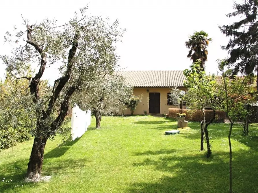 Immagine 1 di Casa indipendente in vendita  a Bomarzo