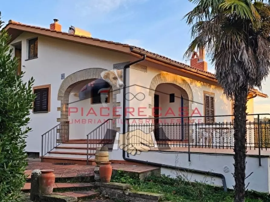 Immagine 1 di Villa in vendita  a Bolsena