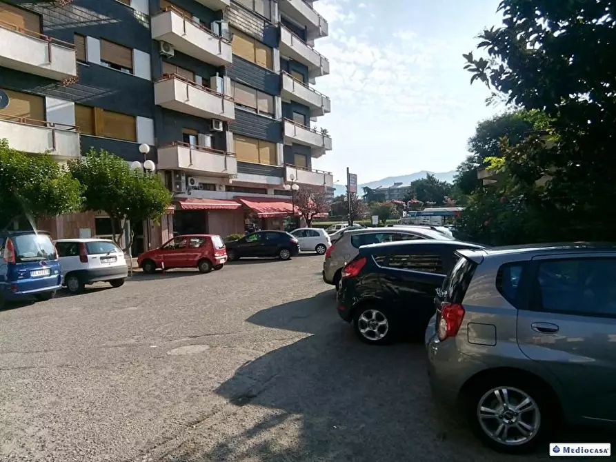 Immagine 1 di Locale commerciale in vendita  in via Molinella a Rende