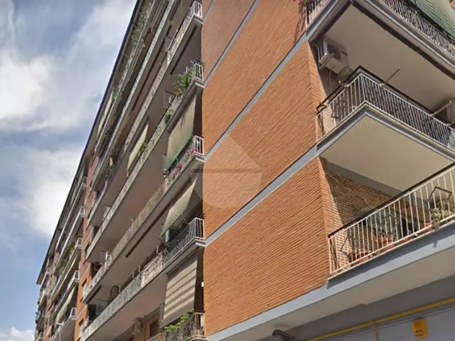 Immagine 1 di Appartamento in vendita  in via Attio Labeone a Roma