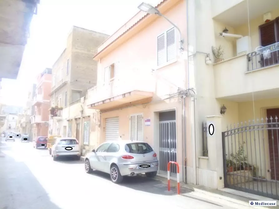 Immagine 1 di Casa indipendente in vendita  in Via Bengasi a Castelvetrano