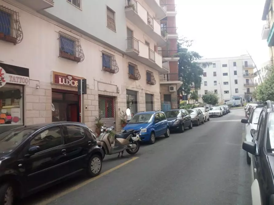 Immagine 1 di Locale commerciale in affitto  in via Mario Mari a Cosenza