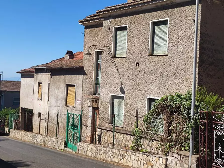 Immagine 1 di Villa in vendita  in VIA MARTIRI D' UNGHERIA a Castelforte