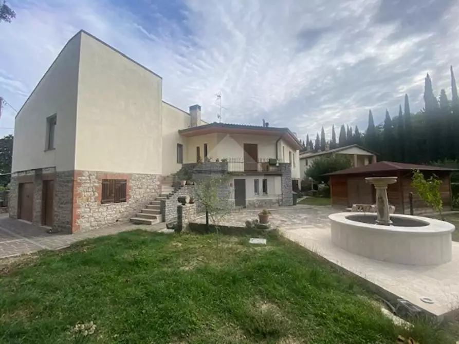Immagine 1 di Villa in vendita  in Via Amerigo Vespucci a Corciano