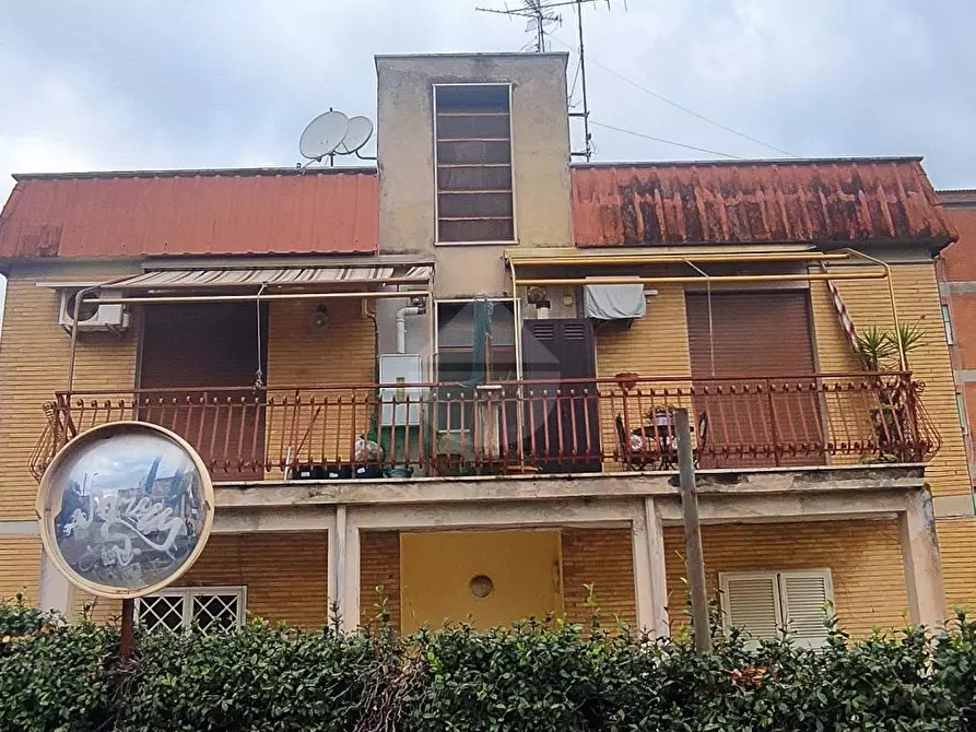Immagine 1 di Appartamento in vendita  in VIA CALABRIA a Guidonia Montecelio