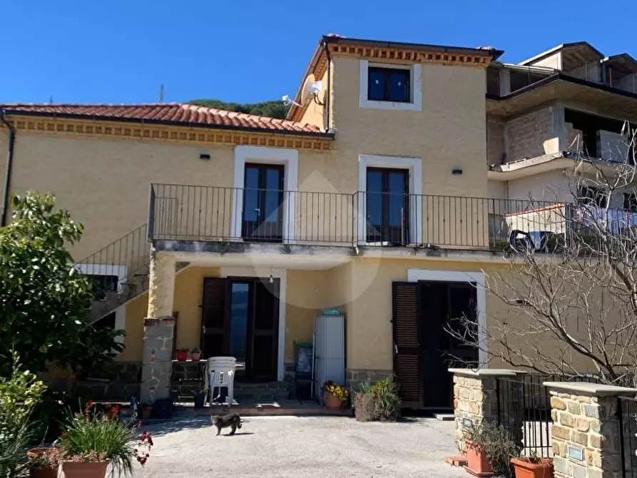 Immagine 1 di Villa in vendita  in VIA GIARDINO a Rofrano