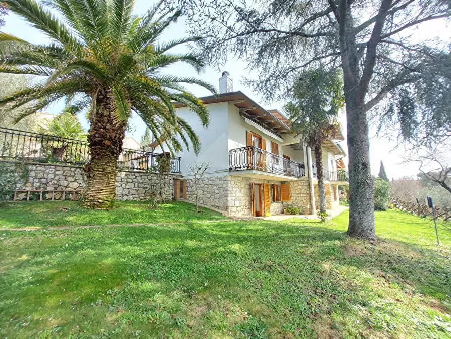 Immagine 1 di Villa in vendita  in Via Massimo D'azzeglio a Corciano