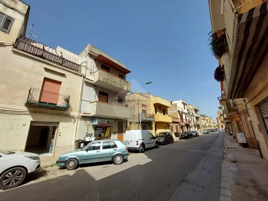 Immagine 1 di Locale commerciale in affitto  in Via Pietro Luna a Castelvetrano