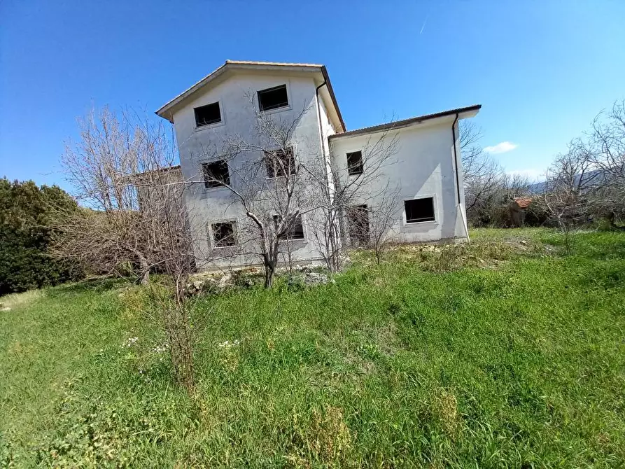 Immagine 1 di Villa in vendita  in Via Santa Lucia a Altilia