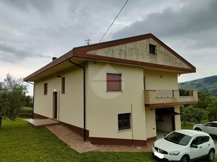 Immagine 1 di Casa indipendente in vendita  in CONTRADA TORRE PALOMBA a Teramo