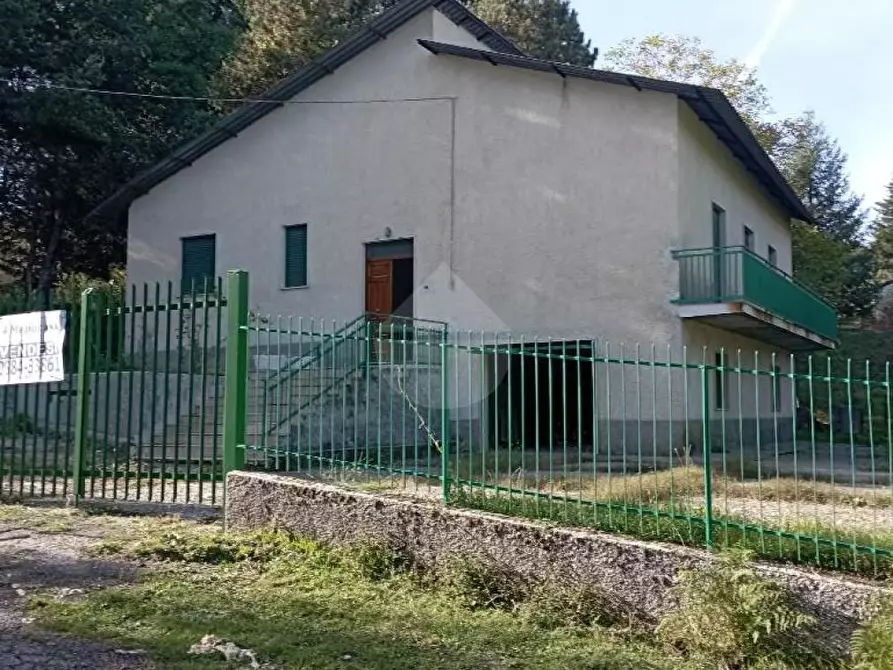Immagine 1 di Villa in vendita  in Via delle due Fonti a Belsito