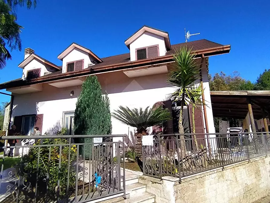Immagine 1 di Villa in vendita  in VIA PER CASCANO a Cancello Ed Arnone