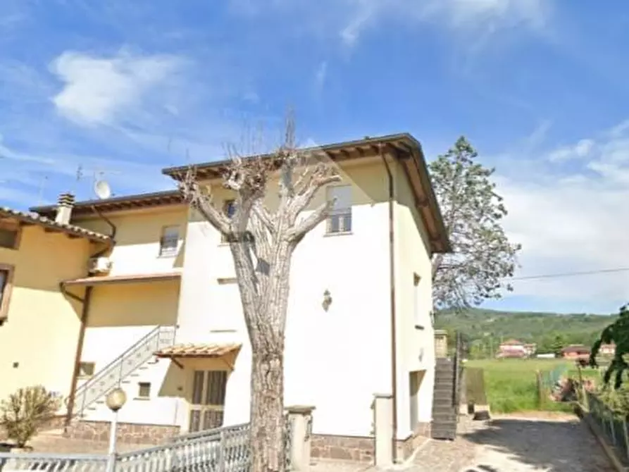 Immagine 1 di Casa indipendente in vendita  in via remo lazzari a Assisi