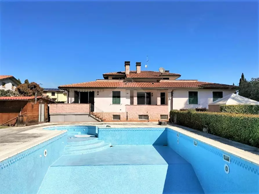 Immagine 1 di Villa in vendita  in Via del Laghetto a Perugia