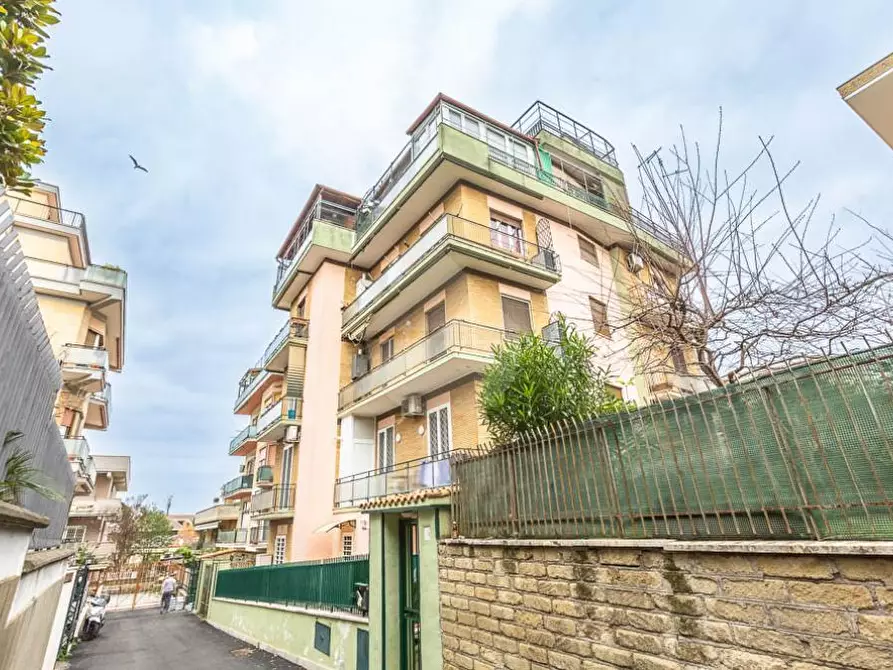 Immagine 1 di Appartamento in vendita  in VIA SAN ZEFFIRINO PAPA a Roma
