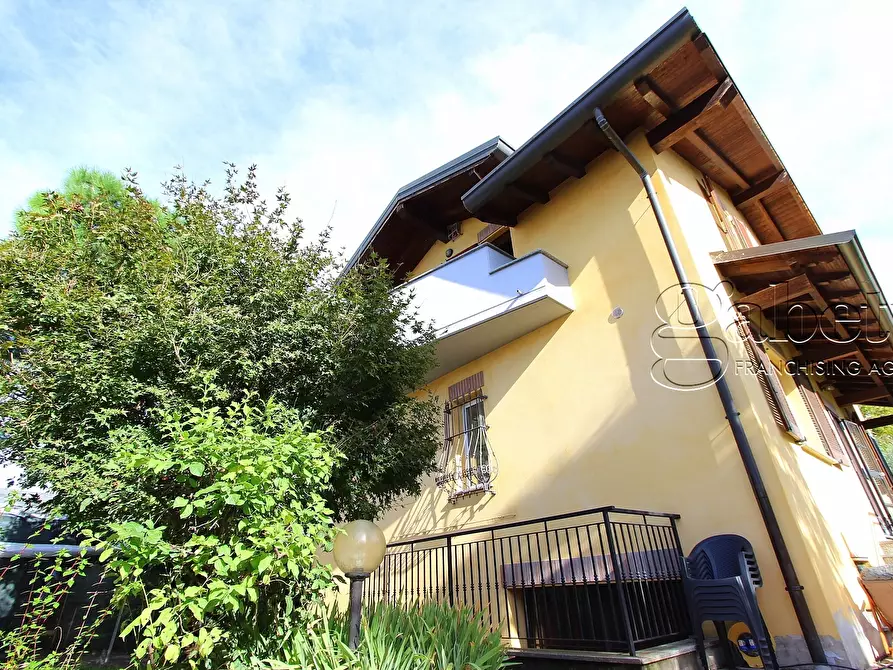 Villa in vendita in via Marconi a Pregnana Milanese