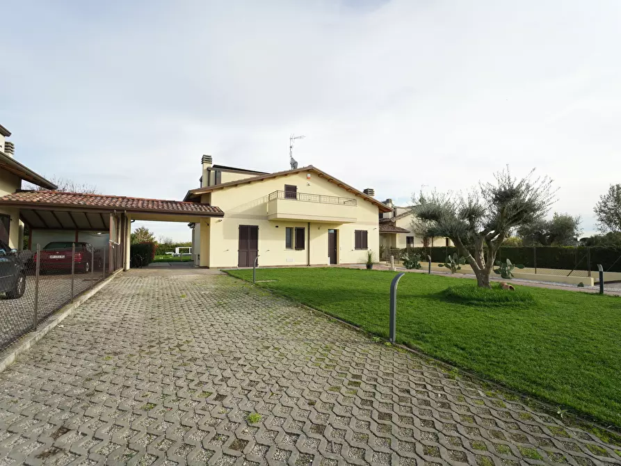 Villa in vendita in Via Osteria del Bagno 30 a Rimini