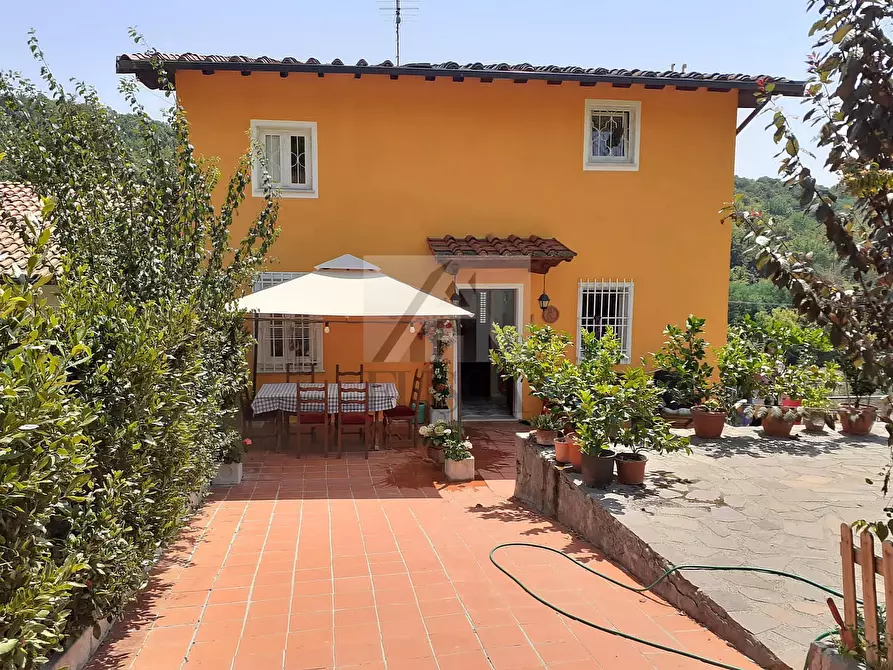 Casa bifamiliare in vendita in Via Fonda di Moriano a Lucca