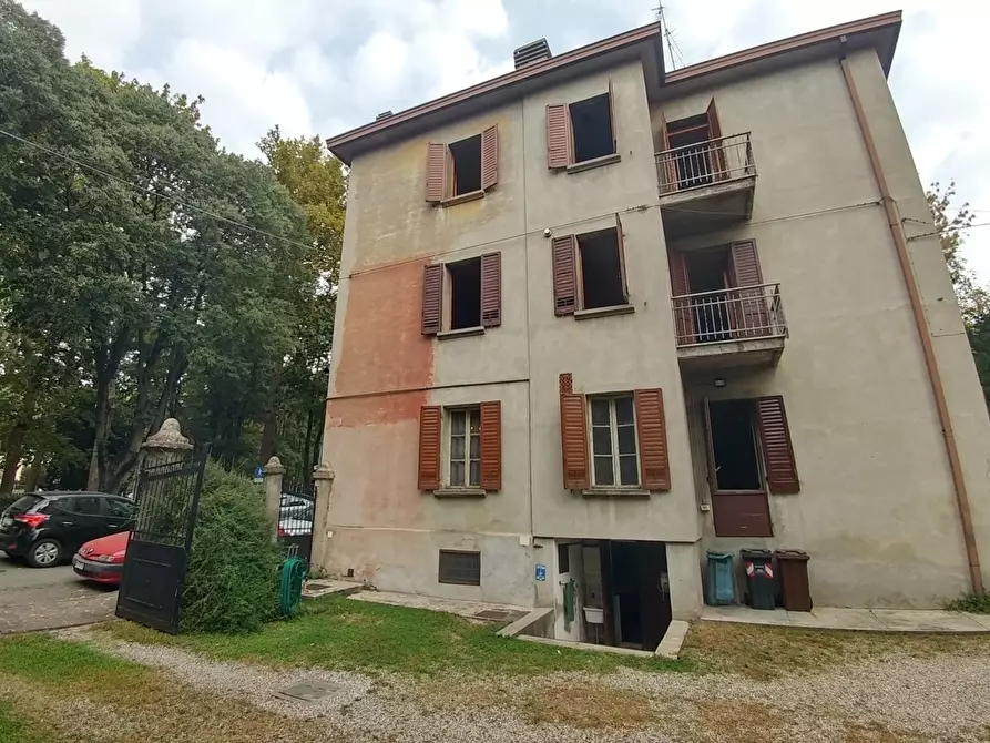 Casa trifamiliare in vendita in Piazzale Guglielmo Marconi 4 a Carpi