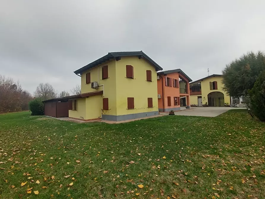 Casa bifamiliare in vendita in Via di Villanova 470 a Modena