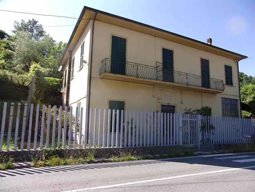 Casa indipendente in vendita in Strada Statale 1 26 a Borghetto Di Vara