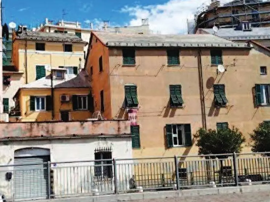 Pentalocale in vendita in Via Sapello 53 a Genova