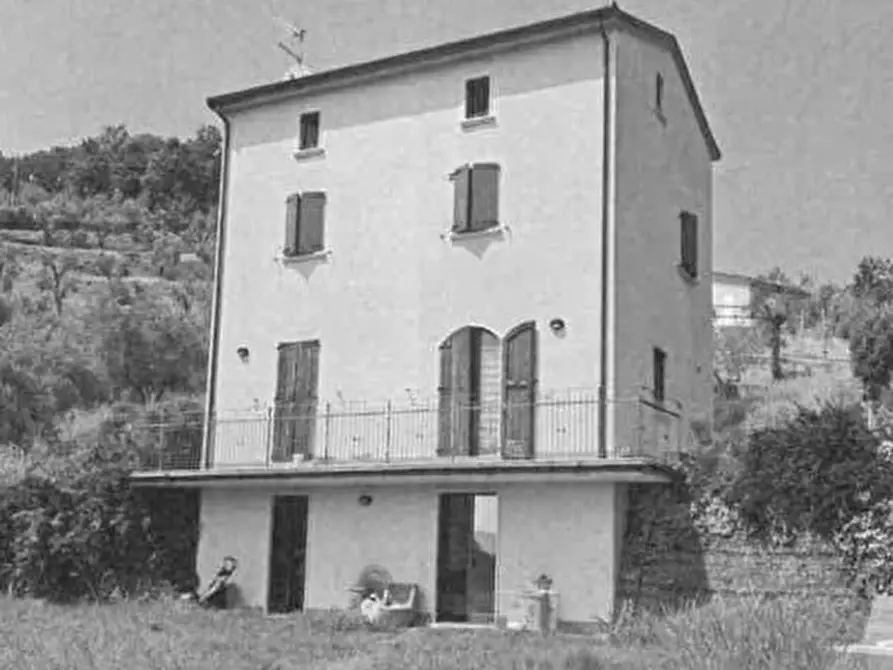 Casa bifamiliare in vendita in Via Brigate Partigiane 24 a Ortonovo