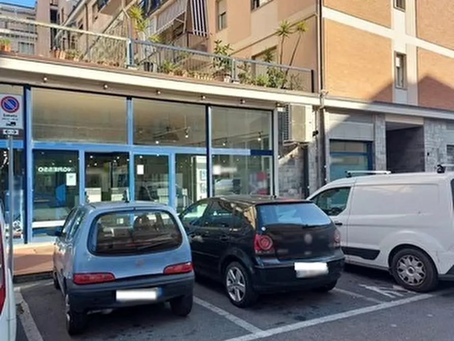 Locale commerciale in vendita in Via Alcide de Gasperi 9 a Albenga