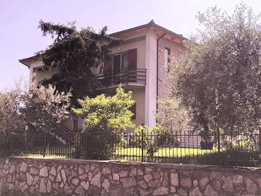 Villa in vendita in Via Giuseppe Garibaldi a Castiglione Del Lago