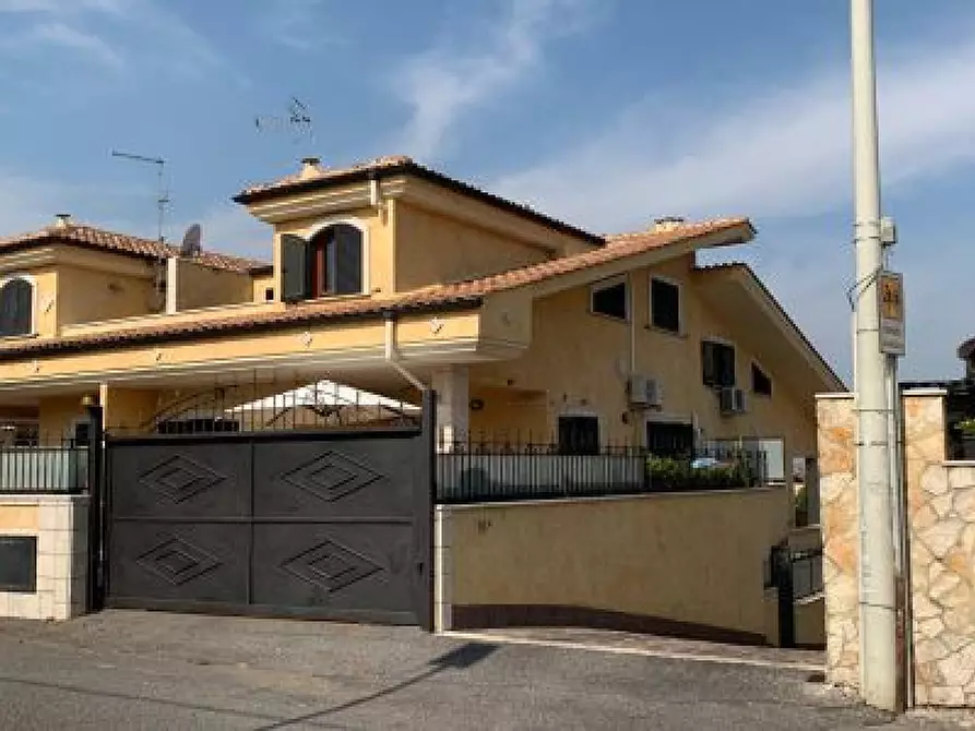Villa in vendita in Via Castel Madama a Guidonia Montecelio