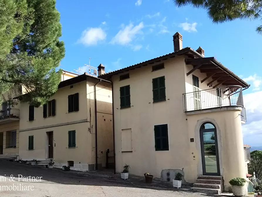 Villa in vendita in Piazza Dante Alighieri 1 a Castiglione Del Lago