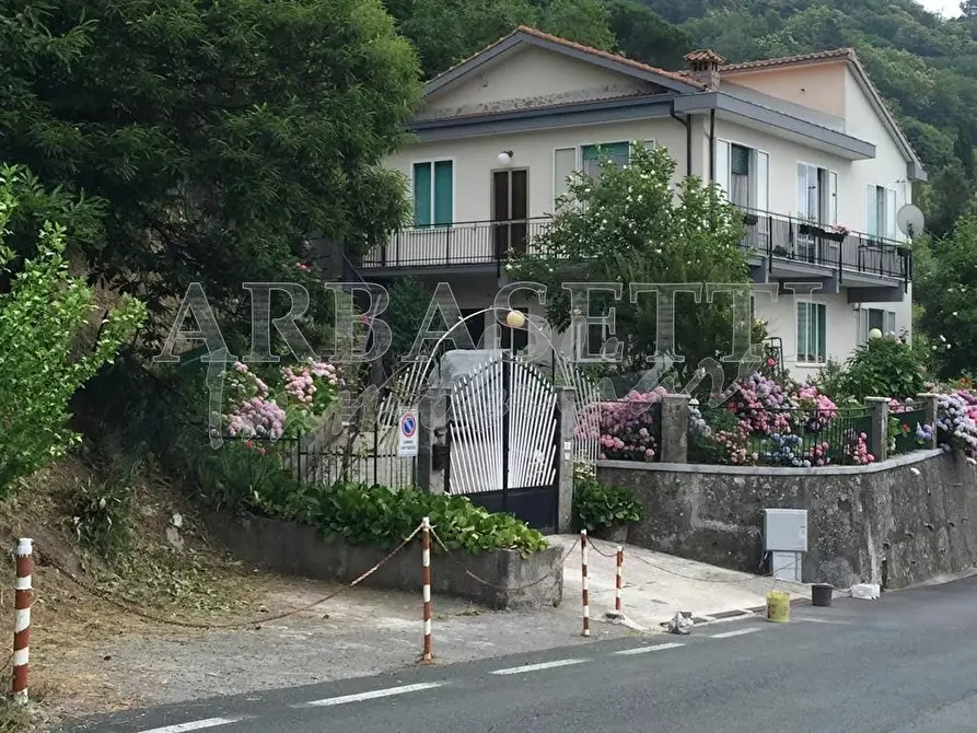 Casa bifamiliare in vendita in Via Veleura 84-86 a Castiglione Chiavarese