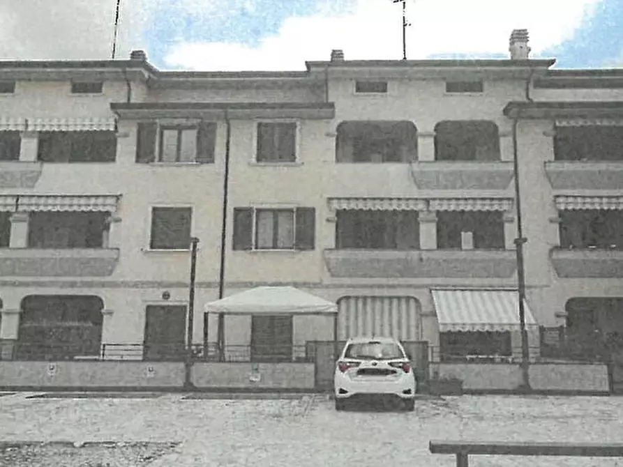 Pentalocale in vendita in Via Vincenzo da Filicaia 99 a Prato