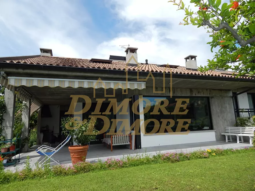 Villa in vendita in Via Gualtiero Berti a Maccagno Con Pino E Veddasca