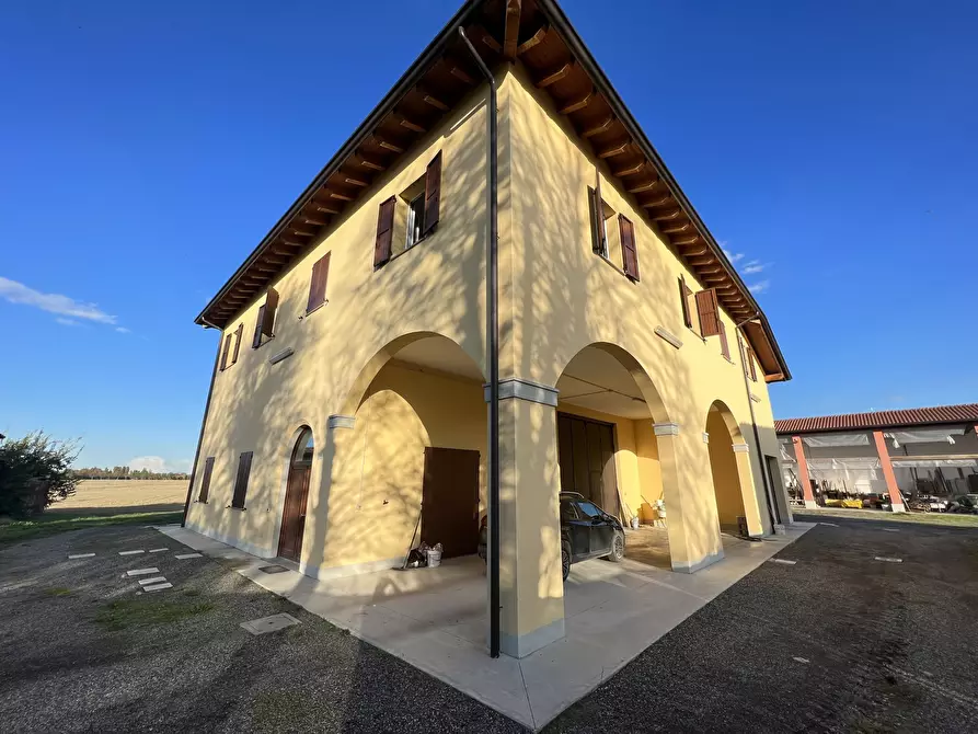 Casa trifamiliare in vendita in Via del Papa 3170 a Crevalcore