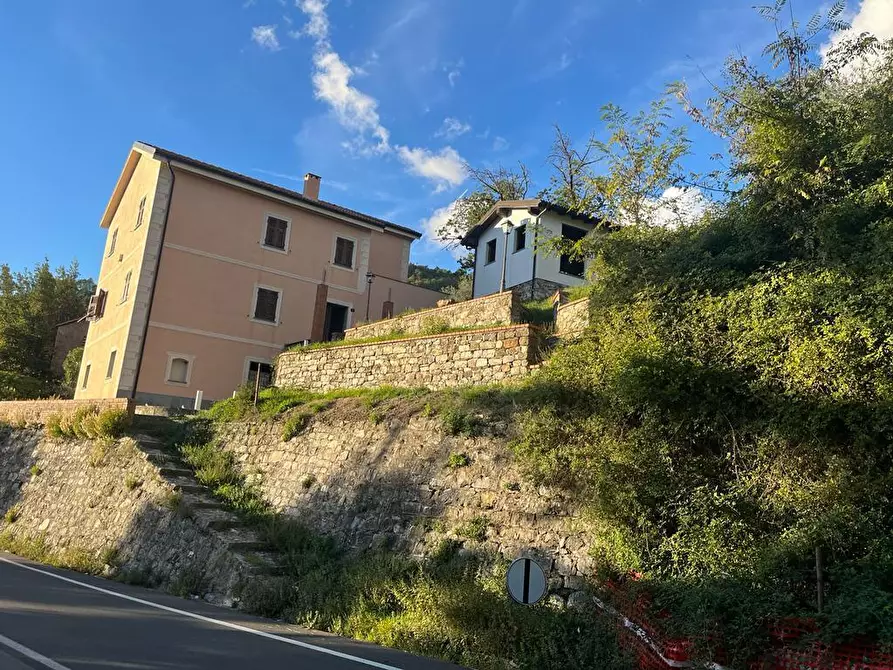 Casa trifamiliare in vendita in Localita' Morasca 2 a Castiglione Chiavarese