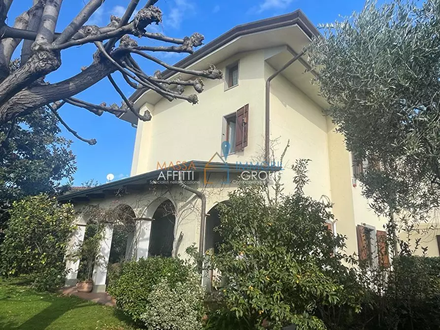 Villetta a schiera in vendita in Via Debbia Vecchia 45 a Montignoso